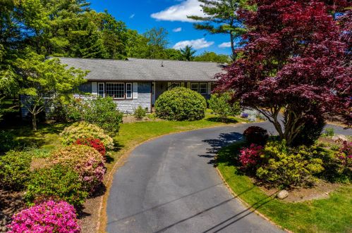 82 Lakeside Dr, Centerville, MA 02632 exterior