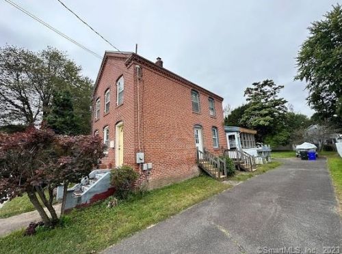 19 Olive St, Windsor Locks, CT 06096 exterior