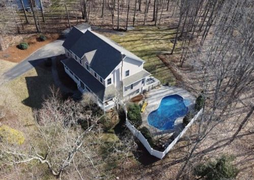 26 Sherwood Ln, East Hampton, CT 06447 exterior
