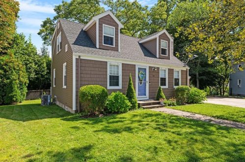 14 Pilgrim Cir, Warwick, RI 02888 exterior