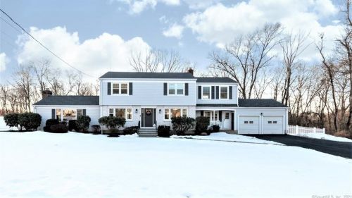 20 Mariner Cir, Bridgeport, CT 06611 exterior
