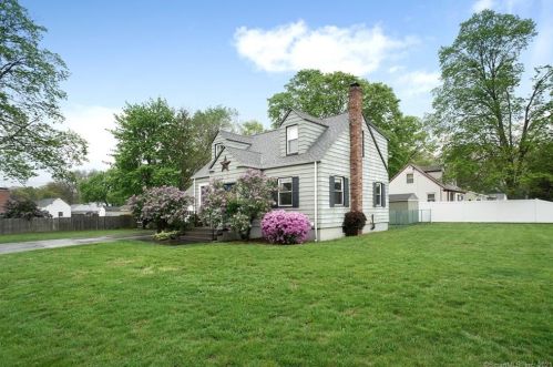 9 Roberta Rd, North Haven, CT 06473 exterior