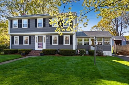 32 Meadow Ln, Whitman, MA 02382 exterior