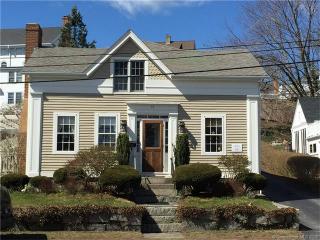 31 Front St, Groton, CT 06340 exterior
