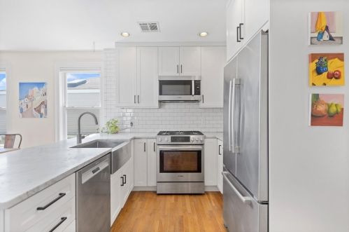 40 Middle St, Roxbury-Xing, MA 02127 exterior
