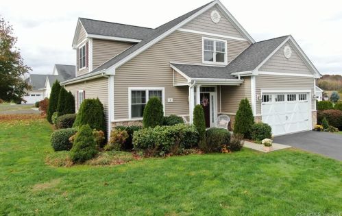 5 Knibbs Cir, Bristol, CT 06010 exterior