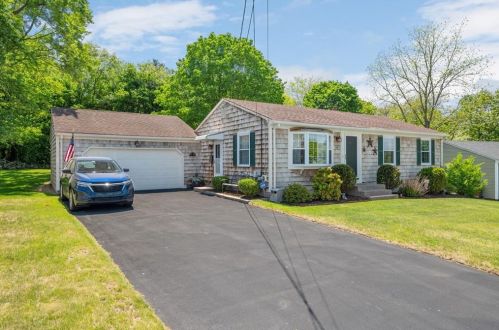 84 Knollwood Dr, Woonsocket, RI 02895 exterior