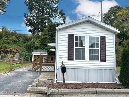 30 Hemlock Dr, Huntington, CT 06484 exterior