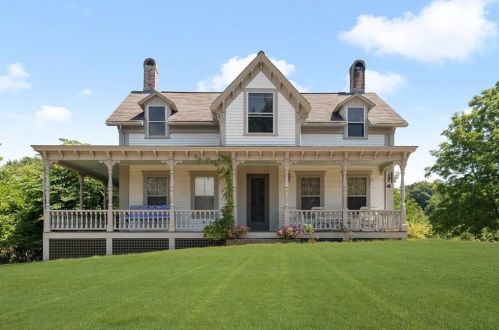 1148 Main Rd, Tiverton, RI 02878 exterior