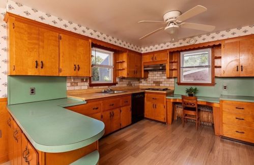 122 Federal Furnace Rd, Plymouth, MA 02360 exterior
