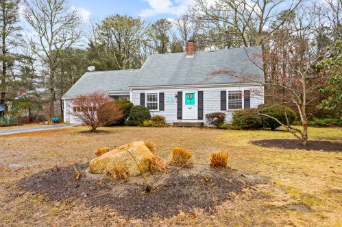 6 Padlock Ln, Centerville, MA 02632 exterior