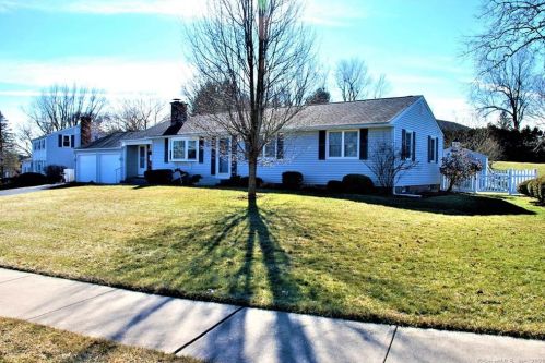 6 Buchanan Rd, Enfield, CT 06082 exterior