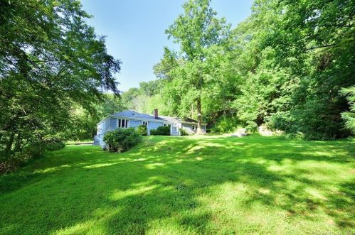 8 Tommys Ln, Brookfield Center, CT 06804 exterior