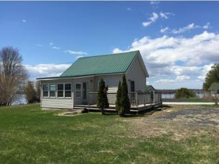 49 Coon Pt Rd, Alburgh, VT 05440 exterior