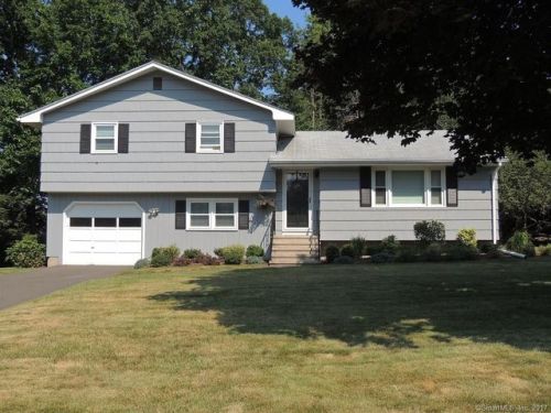 15 Magnolia Rd, Bridgeport, CT 06611 exterior