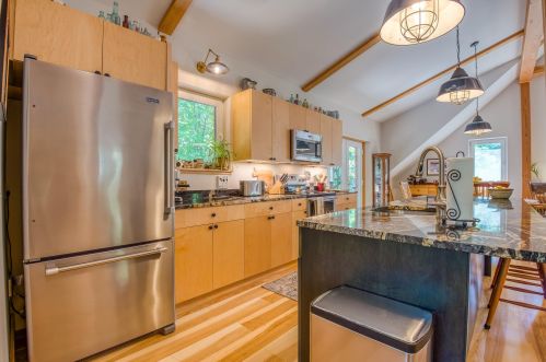 8 Glassford Ln, Durham, NH 03824 exterior