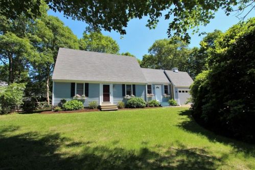 15 Vista Cir, Mashpee, MA 02649 exterior