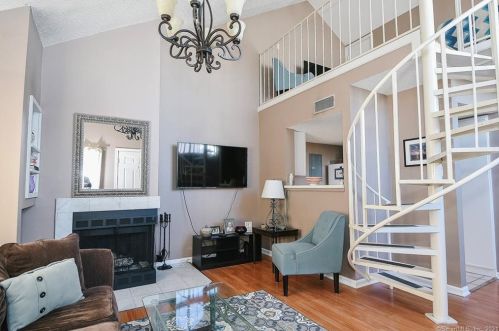 115 Carriage Crossing Ln, Middletown, CT 06457 exterior