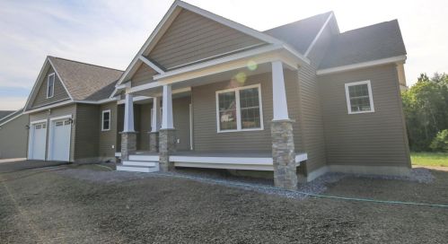 9 Glidden Rd, Gilford, NH 03249 exterior