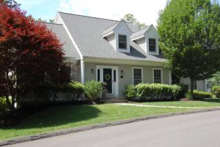 1 Bunker Hill Cir, Huntington, CT 06484 exterior