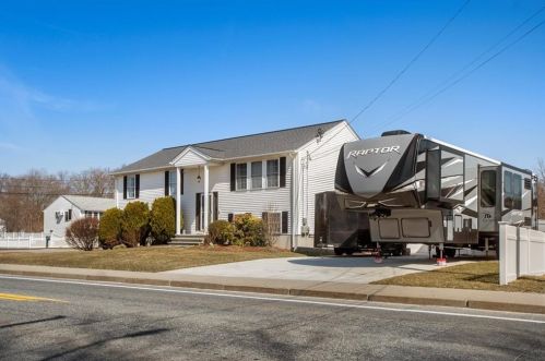 789 High St, Cumberland, RI 02864 exterior