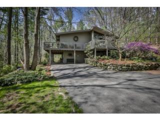 39 Sullivan Rd, Hudson, NH 03051 exterior