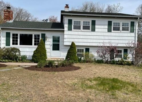 13 Wetomachick Ave, Westerly, RI 02891 exterior