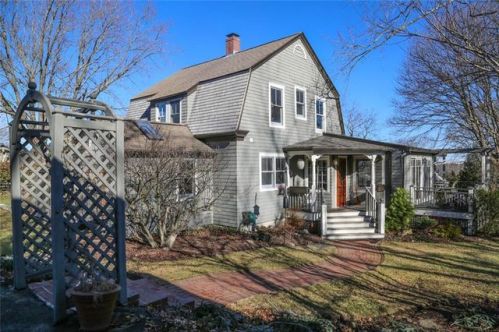 80 Hill Side St, South-Kingstown, RI 02874 exterior