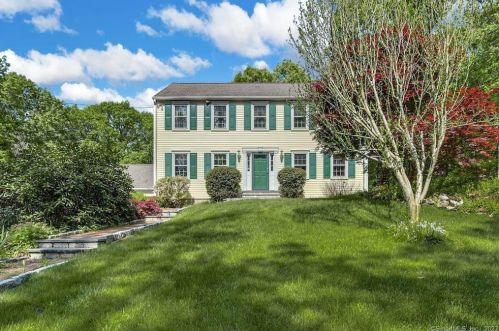50 Falmouth Dr, Huntington, CT 06484 exterior