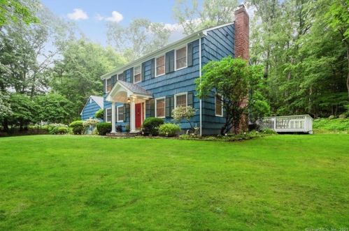 56 Ethan Allen Ln, Stamford, CT 06903 exterior