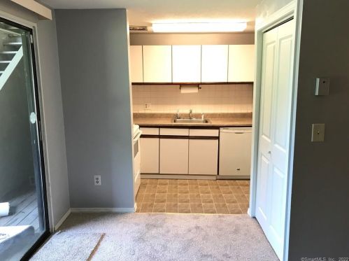 61 Burgundy Hill Ln, Middletown, CT 06457 exterior