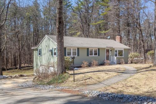 25 Woodlawn Ave, Northfield, NH 03276 exterior