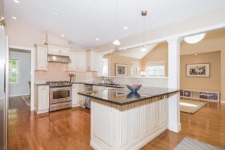 30 Strawberry Hill Rd, Madison, CT 06443 exterior