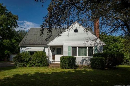 39 Hebron Rd, Manchester, CT 06043 exterior
