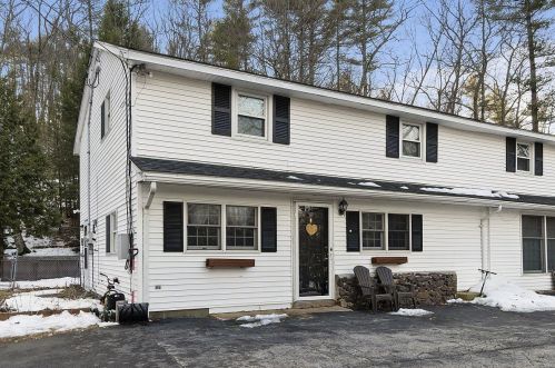 1049 Mammoth Rd, Pelham, NH 03076 exterior