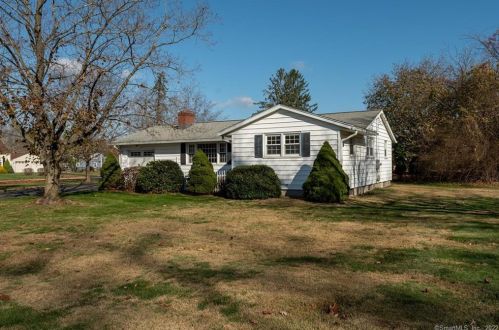 1 Bowling Green Dr, North-Haven, CT 06473 exterior