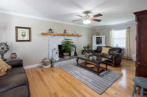 35 Red Oak Hl, Torrington, CT 06790 exterior