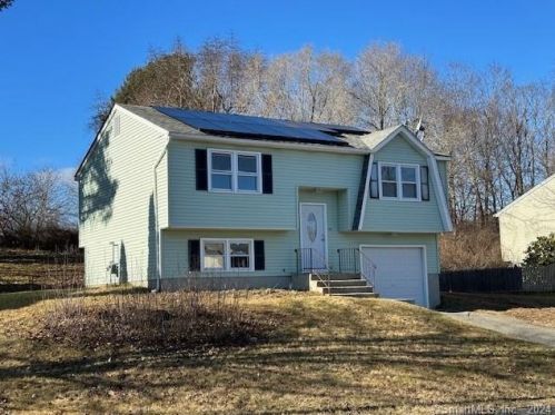 49 Nutmeg Dr, Torrington, CT 06790 exterior