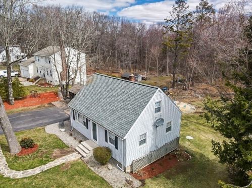 393 Pleasant St, Leicester, MA 01524 exterior