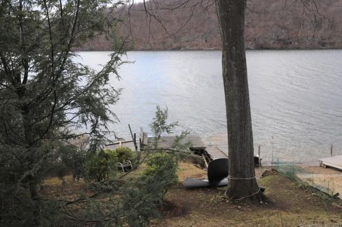 15 Boulder Rdg, Danbury, CT 06811 exterior
