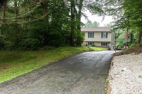 13 Muster Ln, Gales Ferry, CT 06339 exterior