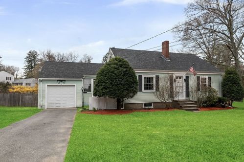 22 Hale Spring Rd, Plaistow, NH 03865 exterior