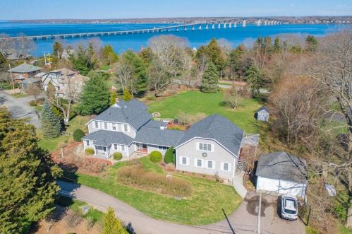 114 Spring St, South Kingstown, RI 02874 exterior