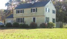 80 Meeting House Ln, Gales Ferry, CT 06339 exterior