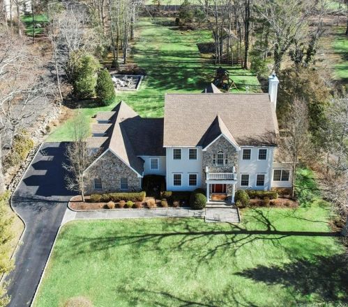 49 Macarthur Ln, Stamford, CT 06902 exterior