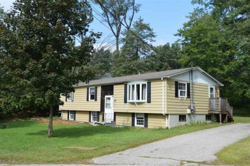 29 Autumn Cir, Plaistow, NH 03865 exterior