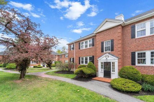 82 Boylston St, Roxbury-Xing, MA 02467 exterior