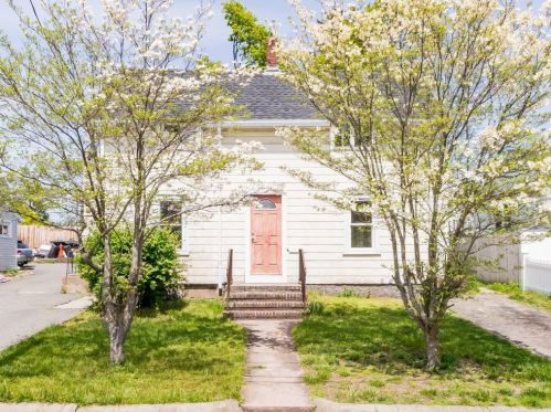 114 Walnut St, Quincy, MA 02171 exterior