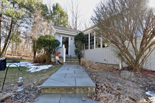 27 Harvey Rd, Ridgefield, CT 06877 exterior