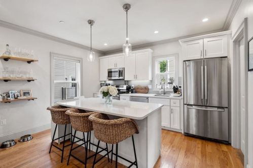 6 Temple St, Roxbury-Xing, MA 02132 exterior